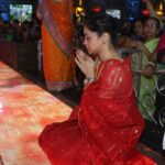 Sumona Chakravarti Instagram - #nationalhandloomday Let’s celebrate & support our artisans, weavers & rich textiles. My love for sarees - the jamdani to dhakai to linens to benarasis to mul ... i love them all. Am so proud of my personal collection💜 #handmadeinindia #vocalforlocal #vocal4handmade @smritiiraniofficial #indiantextiles #savetheweave