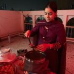 Sumona Chakravarti Instagram - Koi Golgappe khila do... 😋😋😋