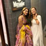 Sunayana Fozdar Instagram - Happiness is celebrating Diwali with Loved Ones🪔 What better Than a Room that is filled with Love,Laughter and Joy ❤️ Thank you @musaafer.india For hosting Us With your delicious Indian Cuisine and Warm Hospitality!!!!🤩 Tanvi’s outfit : @aachho Styled : @dinky_nirh