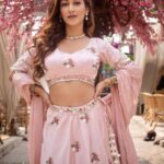 Sunayana Fozdar Instagram - Abhi To Palke Jhukai Hai, Muskurana Baki Hai Unka!☺️ Swipe left👈 Pick your Fav picture💕Mine is the 1st 🥰 . . . . . 📷 @girish_rajput_photography Outfit - @littleens_official Jewellery- @attrangi_designs Mua - @ansarireshma_makeup Hair - @munirashaikh8083 📍 - @truetrammtrunk X @iampuneetgidwani Team - @greenlight__media