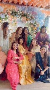 Sunayana Fozdar Instagram - One memorable afternoon where all the maasi’s and family members welcomed the youngest Member with all the love n blessings ! #godhbharai 🤰

@tanvithakker my girl has already transitioned to be a mother with super powers! Wants the world for her child ♥️
@aadityakapadia one of my most supportive friends is also going to be the coolest Most supportive Father ✌️

Cant wait to experience this joy Ride with yourl!🎡😅

P.S: Now yourl Owe me one for so much Tareef !!Gift ghar par bhijwa dena 😜😘

#memoriesmadeforlife ♥️♥️♥️