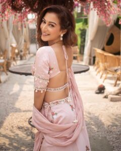 Sunayana Fozdar Instagram - Abhi To Palke Jhukai Hai,
Muskurana Baki Hai Unka!☺️

Swipe left👈
Pick your Fav picture💕Mine is the 1st 🥰

.
.
.
. 
.
📷 @girish_rajput_photography 
Outfit - @littleens_official 
Jewellery- @attrangi_designs 
Mua - @ansarireshma_makeup
Hair - @munirashaikh8083
📍 - @truetrammtrunk X @iampuneetgidwani
Team - @greenlight__media