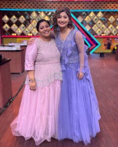 Sunita Gogoi Instagram - Don’t miss to Watch the Finale 
Cook with Comali 3 pm @vijaytelevision 
 A beautiful Journey of all Emotions 
🛑Few pictures are yet to post as only 10 pics In one post😥

A big Thankyou to my Iron Lady for giving dis opportunity 
Love u mam @ravoofa.h.k 

Thankyou @parthiv.mani for guiding me through out d show 🕺
Thankyou @mediamasons 

Outfit @styl_chennai 
Hair @krishna_hairstylist 

#Finale #family