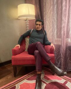 Sunny Hinduja Instagram - Sarang ke anek rang!!

#shehzada #shoot #bts #new