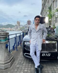Sunny Hinduja Instagram - Sarang ke anek rang!!

#shehzada #shoot #bts #new