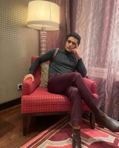 Sunny Hinduja Instagram - Sarang ke anek rang!!

#shehzada #shoot #bts #new