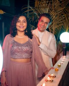 Sunny Hinduja Instagram - सभी को  तहें दिल से दीपावली की शुभकामनाएँ !
Wish you all love, light & happiness forever ♥️

Styled by: @shahriyar_adil 
Outfit by: @bhavyabhasincouture 
Photographer @chitrdev.in 
Shoes @dmodotofficial