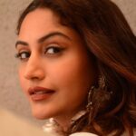 Surbhi Chandna Instagram - Chandni Stylist @_anushkapuri_ Suit : @thechikanlabel Jhumki : @suhana_art_and_jewels Jutti : @threadstoriesofficial