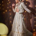 Surbhi Chandna Instagram - Diwali 2022 💥 Outfit @abujanisandeepkhosla @gulabobyabusandeep 🎆🎇