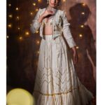 Surbhi Chandna Instagram - Diwali 2022 💥 Outfit @abujanisandeepkhosla @gulabobyabusandeep 🎆🎇