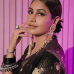 Surbhi Chandna Instagram – Naari Sabse Khoobsurat in a Saree 🥻
