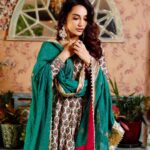 Surbhi Jyoti Instagram - 🌿🌿 . . . . . . Wearing @drzya_ridhisuri Clicked by @horilhumad MUA @fab_beauty___ Hair @sidandpiyu Earrings @illuminate_shine_everyday Ring @mortantra