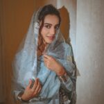 Surbhi Jyoti Instagram - Paranda ✨✨ . . . . . . . . 📸 @deepak_das_photography 💄 @makeitupwithsimmy 👗 @theloom.in #indiangirls #punjaban #punjabisuit #gotapatti #paranda