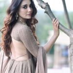 Surbhi Jyoti Instagram - 🍫🍫 . . . . . . . . . Shot by @deepak_das_photography HMU @tanyamakeoverofficial Wearing @ahiclothing Jewellary @houseofjskjewels
