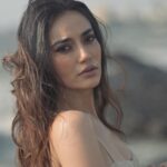Surbhi Jyoti Instagram - सागर किनारे ✨ . . . . . . . . 📸 @deepak_das_photography 💄 @tanyamakeoverofficial