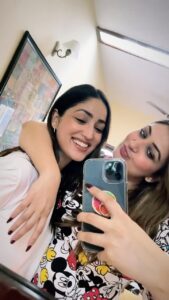 Surilie Gautam Instagram - Her never ending make up lessons 🤪😍😜 @yamigautam #sisterlove❤️