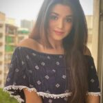 Tanvi Dogra Instagram - Her shy eyes hide calmness of a sunset...🍁
