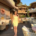 Tanya Sharma Instagram - And I’m out on the town with a simple mission😎 Took the plunge at @dubkigoa 😍 The food, the drinks, the vibes were all unparalleled 🌊 A must-visit if you’re ever in Vagator! #DubkiGoa #TakeThePlunge #DoOrDive . #reels #reelsinstagram #reelsvideo #trendingnow #badasswomen #reelkarofeelkaro #girls #goa #travel #slowmotion #tanyasharma #trending