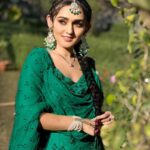 Tanya Sharma Instagram - Takda Hi Jawan 👀 . . #instagood #instagram #instafashion #punjabisuit #makarsankranti #festivewear #tanyasharma #grateful