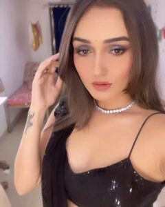 Tanya Sharma Instagram - BLACK SAREE supremacy >>>> 
.
.
Styled by - @nehaadhvikmahajan 
Saree - @neerusindia 
Mua - @ravi_makeup__artist  #saree #love #black #indian #instagood