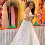 Tanya Sharma Instagram - Holi kal hai ya Parso ! I m ready for it 😉 #grwm #holi2023 #reels #reelkarofeelkaro #reelsinstagram #reelsinstagram #balampichkari #holi #indian #makeup #holioutfit