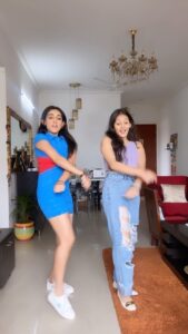Tanya Sharma Instagram - Hi didi ☺️ 
.
.

#sisterlove #reels #reelsinstagram #reelitfeelit #trendsetter #tanyasharma #sharmasister #kreetikasharma #instagram