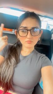 Tanya Sharma Instagram - Life of an Indian girl 🤓 #parents #shaddi #reels #reelsvideo #love #reelsinstagram #trendsetter #instagram #mom #momlife