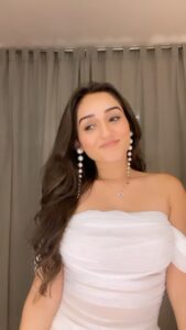 Tanya Sharma Instagram - Humesha :) se guys🤣
.
.
#reels #reelitfeelit #reelsvideo #explore #fyp  #tanyasharma #funnyvideos #gyaan