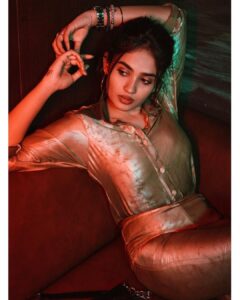 Teju Ashwini Instagram - Gleam on 💫💫💫

Wardrobe & accessories @labelswarupa ♥️
Hair @vishaa_hairandmakeup 

Shot by @sinty_boy 

Thanks for helping me virtually @shakthi_pradeep 

#tejuashwini#lableswarupasathakarni