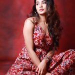 Teju Ashwini Instagram – Mua : @mua_supriya 
Hair : @banu_hairstylist_sareedrapist 

Captured by : @sat_narain 

#tejuashwini