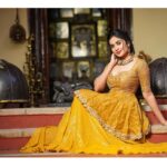 Teju Ashwini Instagram - Sparkle like you mean it ✨ This beautiful outfit from @studio149 ♥️ Jewellery: @mspinkpantherjewel MnH : @salomirdiamond @teamdiamondartistry 📸 : who else 😜@arunprasath_photography Venue : @rinasvenue #tejuashwini#studio149#arunprasathphotography#ethnicwear#indianwear