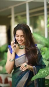Teju Ashwini Instagram - Unscripted moments with @teju_ashwini 
Saree @thepallushop 
Jewel @mspinkpantherjewel 
Blouse @ekantastudio
📷 @sathyaphotography3 @deepthi_muraleedharan 

#tejuashwini #sathyaphotography #candid