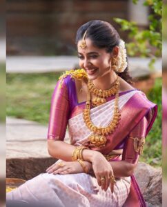 Teju Ashwini Instagram - Happy Pongal/ Sankranthi ❤️❤️ 

#latepost 🙊 

Shot by @bhagathmakka for jayanchandran gold house campaign