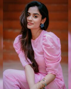 Teju Ashwini Instagram - 💕 

M&H @vishaa_hairandmakeup 

Shot by @mickey__creations 

Accessories @thegarnet.in 

#tejuashwini