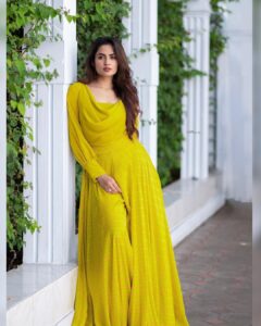 Teju Ashwini Instagram - So in love with this beautiful outfit from @studio149 my all time fav ❤️☀️ 

Shot by : @sathyaphotography3 
Ring : @mspinkpantherjewel 
Earrings : @thegarnet.in 

#tejuashwini