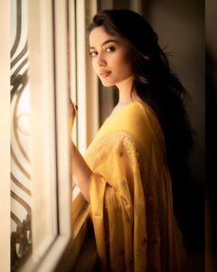Teju Ashwini Instagram - Hi fam ♥️♥️ 

Outfit by @studio149 
Accessories @thegarnet.in 
Hair by @vishaa_hairandmakeup 
Edit @shot_by_panneer 
Shot by @sinty_boy 

#tejuashwini