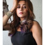 Tina Datta Instagram - Bindi… Kajal... Ek Bhartiya Aurat ka asli Gehna!! Love the way Tina is gracefully maintaining the balance between being the modern girl of today as well as gracefully portraying her roots of being the traditional Indian girl next door! . . 📸: @smileplease_25 👗: @theclothingrack 🧣: @nidhikurda 📍: @mannrangi 💇‍♀️: @irshad__hair . . #TinaKaStyle #TeamTina #TribeTina #TinaInBB #TinaDatta #biggboss #biggboss16 #bb #bb16 #salmankhan #fashion #style #fashionista #stylish @voot @vootselect @colorstv @endemolshineind