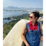 Toral Rasputra Instagram – Because when you stop and look around, this life is pretty amazing 😍
.
.
.
#udaipurdiaries #lovefortravel #beyou #bepositive #behappy #keepgoing #keepsmiling #stayfocused #staycalm #liveinthemoment #lifeisbeautiful Udaipur – The City of Lakes