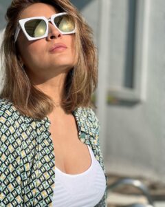 Urvashi Dholakia Instagram - My love for the camera 📸 started when I was born & it clearly continues !!! 💋✨ #nofilter 
:
:
#urvashidholakia #candid #pose #photography #photo #addict #look #style #fashion #beyourself #bestrong #beconfident #love #💚