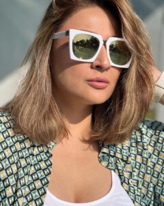 Urvashi Dholakia Instagram - My love for the camera 📸 started when I was born & it clearly continues !!! 💋✨ #nofilter 
:
:
#urvashidholakia #candid #pose #photography #photo #addict #look #style #fashion #beyourself #bestrong #beconfident #love #💚