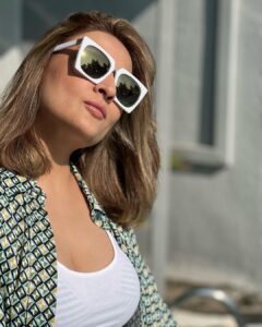 Urvashi Dholakia Instagram - My love for the camera 📸 started when I was born & it clearly continues !!! 💋✨ #nofilter 
:
:
#urvashidholakia #candid #pose #photography #photo #addict #look #style #fashion #beyourself #bestrong #beconfident #love #💚