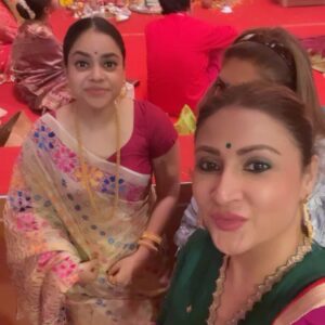 Urvashi Dholakia Instagram - God is Great
God is kind 
God gave me you ❤️✨❤️ 
@sumonachakravarti @taranaraja @shanela08 
:
:
#beautiful #moments #durgapuja #2022 #friendship #goals #love #bliss #happiness #❤️