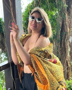 Urvashi Dholakia Instagram - Just 🐝 Yourself ✨😜 
:
;
#urvashidholakia #thailand #phuket #holiday #diary #pool #time #my #favourite #love #nature #💋