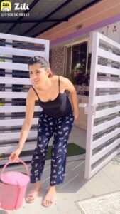 Vaishali Takkar Instagram - How do people get this “london thumakda” energy in the morning? 🙄 
@zili_videos_india  LINK IN BIO

#zili #zilicreator #tmkoc #funnyvideos #tmkocmemes #jethalal #jethalalmemes