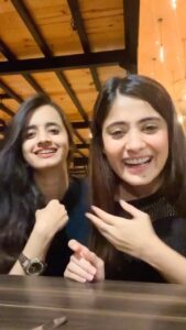 Vaishali Takkar Instagram - Maggi  bana ke inko best cook banna hai 🙄
@dinkytakker_07  onion cutNa seekh le pehle 😝 

#reels #sisters #reelsinstagram
