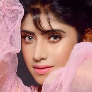 Vindhya Tiwari Instagram - Lens colour suits me ??
 And i love this song 🙈💕