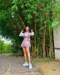 Vindhya Tiwari Instagram - Swipe ➡️ to see who is not interested to pose for camera 📸🤪 #vacationmode #familytime #ghoomighoomi #happiness