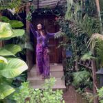 Vindhya Tiwari Instagram – The V💕bes of Goa makes u fall in love n spread love @cinnamonagonda #cinnamonagonda surrounded by lush green plants 🌱 flowers 🌸 birds n breathtaking sunrise n sunset on the beach 🏝️ in just 2mins walk away !!