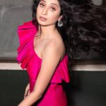 Vrushika Mehta Instagram - Pink DRESS mein karu IMPRESS, Tum na lo STRESS Because I am a total HOTNESS 🔥 . . Shot by @photographybyafn Styled by @aesana0710 Makeup @johar_khan786 Hairstyling @nikkiishahofficial Outfit courtesy @ranbirmukherjeeofficial Jewellery @kushalsfashionjewellery Footwear courtesy @metroshoesindia Location @mitron.kandivali @maverick.communication01 #photography #photooftheday #fashion
