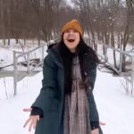 Vrushika Mehta Instagram - UFF! Mere dil me ❤️ Perfect location for this reel 😍 Thank you @saurabhghedia21 for the video ❄️ Rate my snow excitement 🤧 Because snow mein rehna khatro se khaali nahi 🥹 #reelitfeelit #feelitreelit #reels